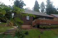 2 Bed Cottage Sleeps 4 -Private Garden -Pets Okay - parking