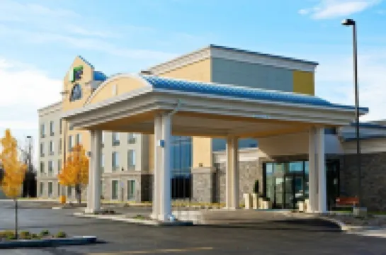Holiday Inn Express & Suites BATAVIA - DARIEN LAKE by IHG Hotels in Batavia