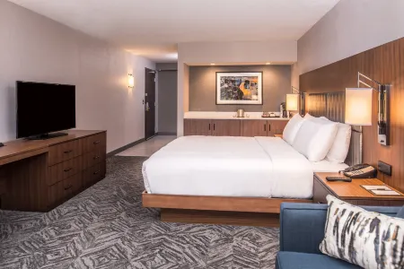 DoubleTree by Hilton Lafayette East