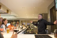 Holiday Inn & Suites CEDAR FALLS-WATERLOO EVENT CTR by IHG - bar