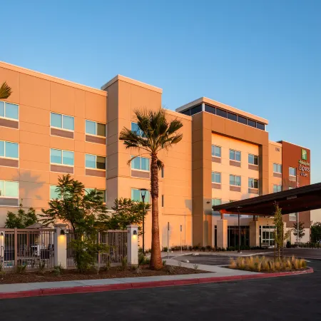 Holiday Inn Express & Suites MORENO VALLEY - RIVERSIDE by IHG