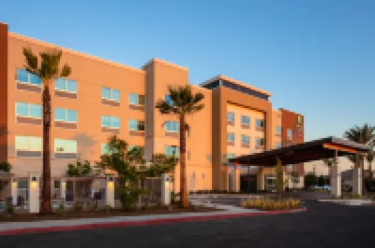 Holiday Inn Express & Suites MORENO VALLEY - RIVERSIDE by IHG