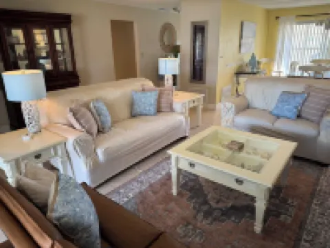 4 BEDROOM HOUSE JUST A WALK TO THE BEACH! 印度港口海灘酒店