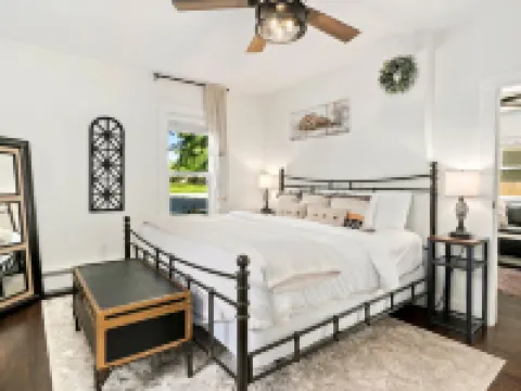 Windsor Farmhouse Family Fun, Yard & Fireplace Hotels in Windsor