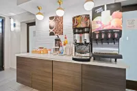 La Quinta Inn & Suites by Wyndham Sturbridge - breakfast