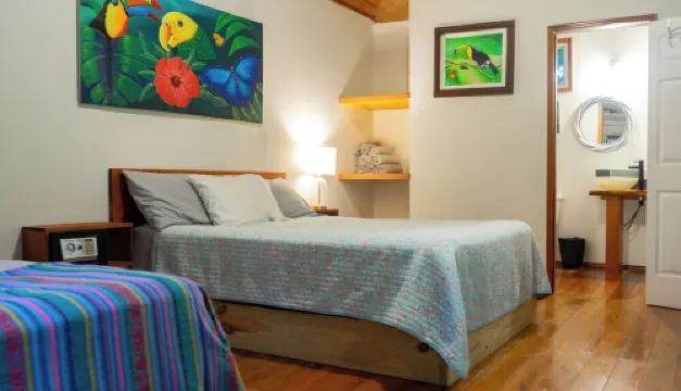 Private forest view cabin w/AC, 2 beds-restaurant and car rental on site.