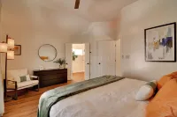 Shelby Farms Greenline Access Modern Cordova Home - parking