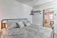 Walk to Dining, Breweries and Shops! Dtwn Custer Apt - Pet friendly