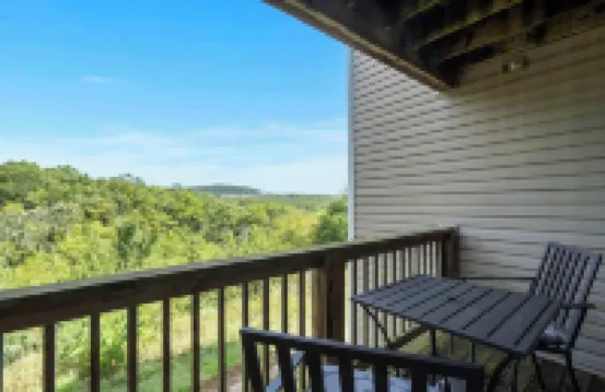 Honey Hole - 3 Bdr Hilltop Haven Close to Branson Attractions!