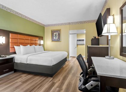 Quality Inn Airport - Cruise Port