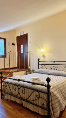 라 부사 카메레 에 트라토리아 Museo Storico del Bottone Sandro Partesotti 주변 호텔