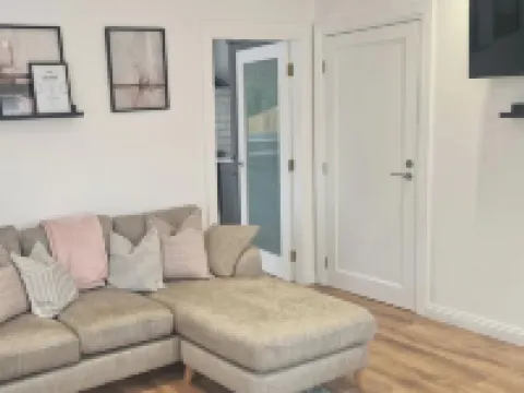 2 ベッド コテージ - スリープス 4 - プライベート ガーデン - パーキング オーマのホテル