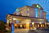 Holiday Inn Express & Suites Barrie Hotels in Barrie