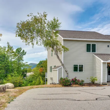 Mtn Views, On-site Trails! Spacious Bartlett Home