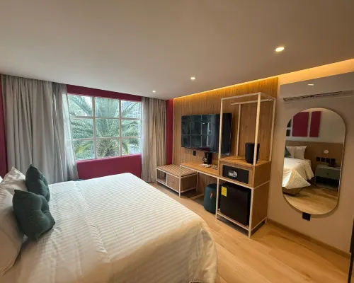 HOTEL MORE BY KAVIA Hotels near Revolution Monument