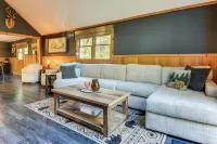 Fishing Pond + Pool! Resort Retreat in Wilmington - Wifi