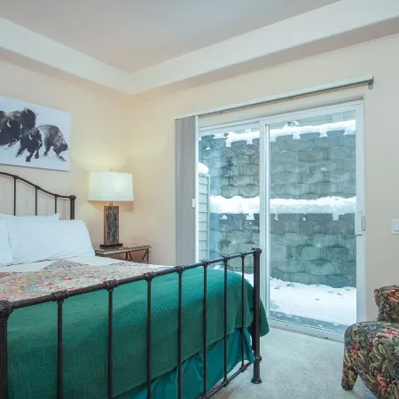 #215a-great Location on the Bike/ski Path With Garage: 10 Minute Walk to Town & Lifts