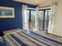 Island Townhouse Steps from the Ocean, Large Lanai, Heated Pool - Summer Avail