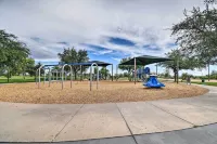 Patio and Fire Pit Family Retreat in Cave Creek! - 방갈로
