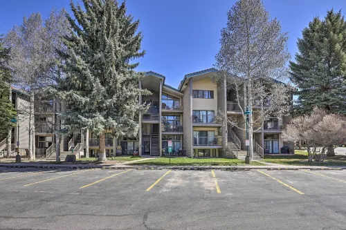 Upscale Avon Condo w/ Balcony & Mountain View! - Parvekkeita
