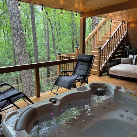 Cabin with Hot Tub, Firepit, Dog Park
