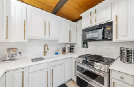 West Vail Hideaway 2/2 fireplace at pine ridge bus stop