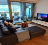 Rise to the Top! Modern 2 Bedroom w/Balcony, Gym, Pool, Spa, Sauna & Steam room Hotels in Moonee Ponds