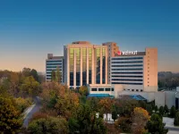 AZIMUT Grand Hotel Tashkent タシケントのホテル