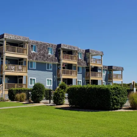 End Unit Oceanfront Condo 2 Min to Beach 1.5 if You Run That View Though!!!