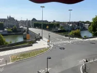 Hôtel de Flandre Compiègne Centre-Ville - parking