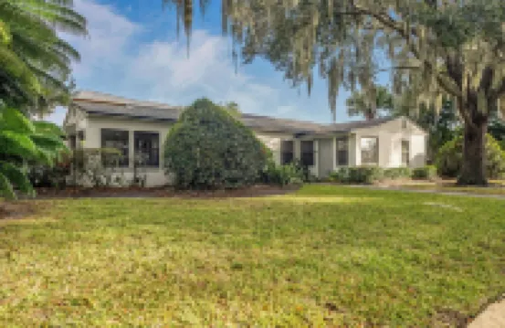 LOCATION! COZY COMFORT 2 BLOCKS FROM PARK AVE W POOL, HOT TUB AND GRILL STATION!