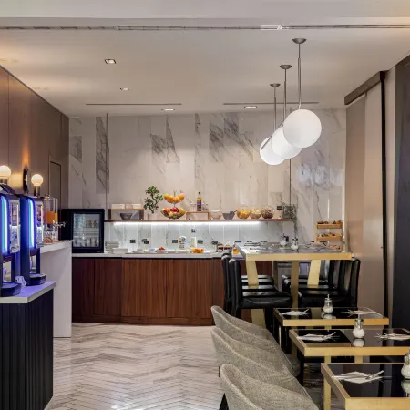 Best Western Plus Hotel Comedie Saint-Roch Отели в г. Монпелье