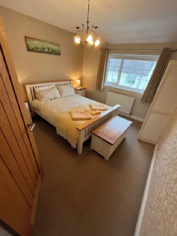 Conwy Town Cottage Sleeps 4 + Cot, Fast Wifi , Private Enclosed Courtyard