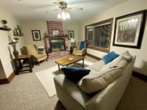 Serenity Cottage at Mineral Point 미네랄 포인트 호텔