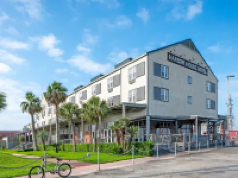 Harbor House Hotel and Marina at Pier 21 Hotels near Moody Mansion