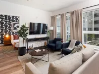 Elegant Oasis with Pool and Gym Hotels in Everett