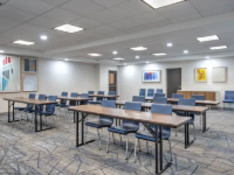 智選假日套房酒店曾斯維爾北 馬斯金格姆縣酒店