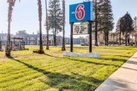Motel 6 Visalia, CA - Wi-Fi