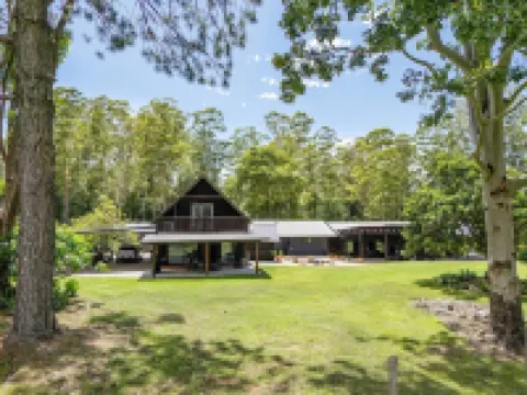 Secluded Getaway – Cabin & Barn Stay7 minutes from beautiful Valla beach