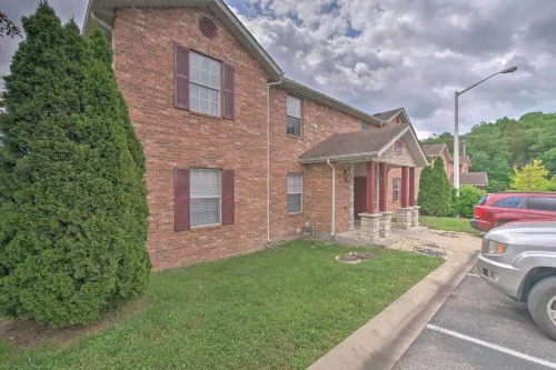 Cozy Family Condo w/ Balcony in Heart of Branson - Apartments