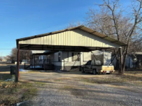 The Hacienda~ A Simple Home~5 minutes from Lake Texoma!