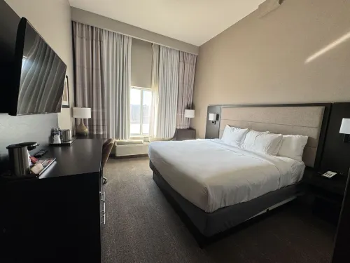 Surface Boutique Hotel Will Rogers AIrport, Restaurant & Bar