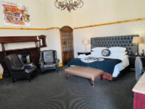 Halfway House Hotel