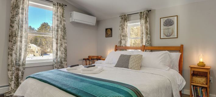 Bradford Group Getaway! Cabin w/ Deck & Fire Pit Hotels in Merrimack County