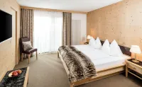 Boutique Hotel Nives - Luxury & Design in the Dolomites - Balkoner