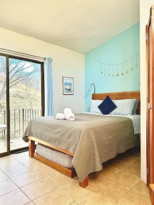 Ocotal Hilltop Condo: Mountain Views, 4 Pools, 3 Min to Beach, 100 Mbps WiFi