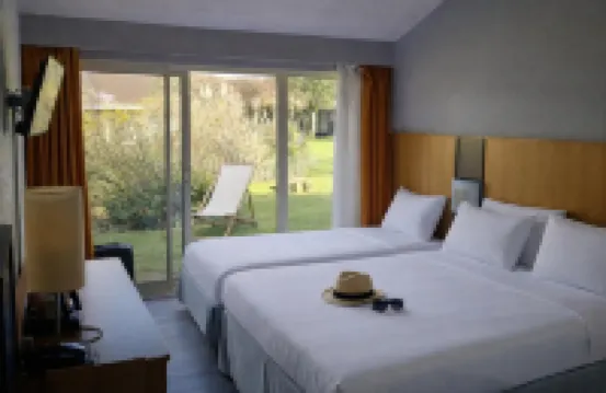 โรงแรมเคียร์ยัด อังกูลีม นอร์ด ชัมป์นีย์ - โฮเต็ล & เรซิเดนซ์