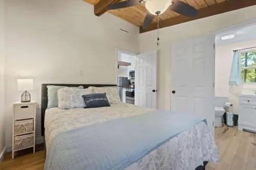 Accessible 1BR Cottage with Firepit Near Trails - balcony