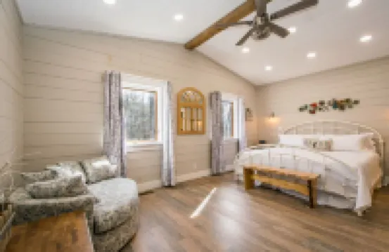 Rustic Awesome 4BR Lodge w Game Room Fire Pit