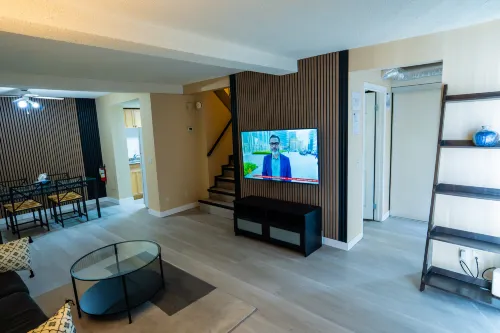Charming 2-Bedroom House in Central Calgary - บังกะโล